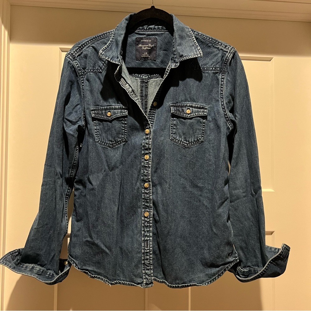 ☀️2/$22☀️ AE Denim Button Up Shirt
